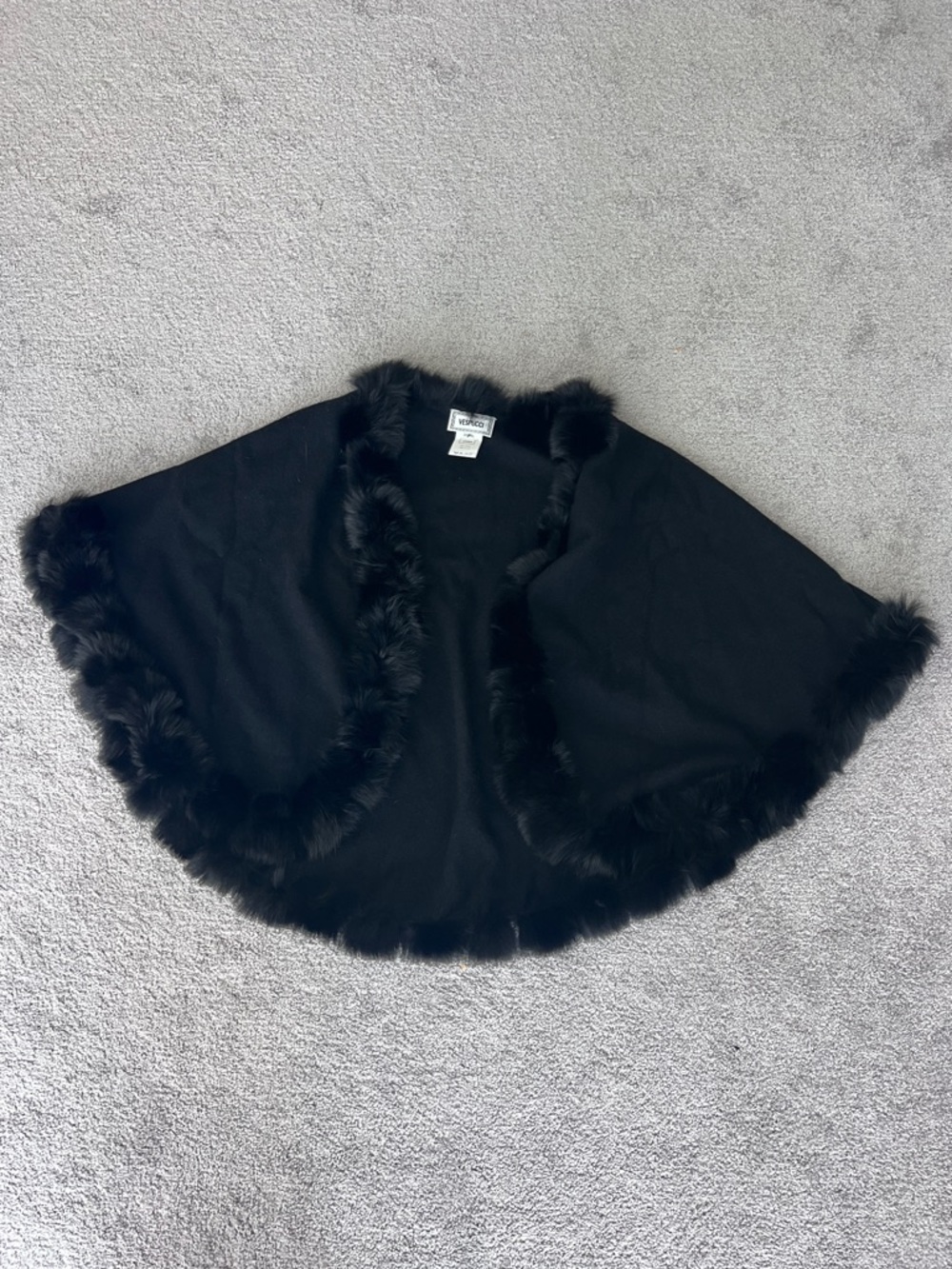 Luxury Vespucci Wool Cape with Genuine Norwegian Arctic Fox Fur – Like New